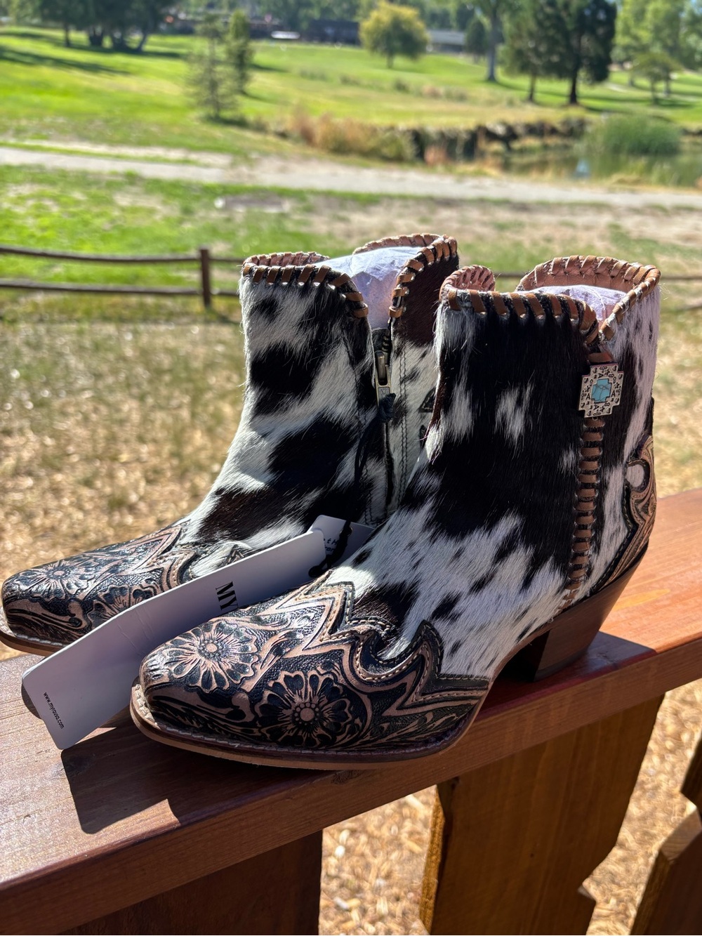 Handmade Myra Cowhide Black & White Western Ankle Boots - Women's Fashion
